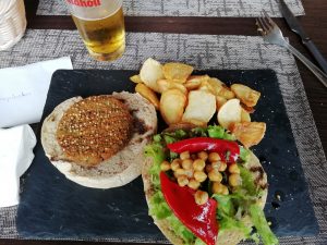 Caminho Portugues Tag 7 - Hamburger mit Kartoffeln