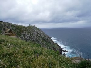 Caminho Portugues - Kap Fisterra - Felsen und tosende Atlantikküste